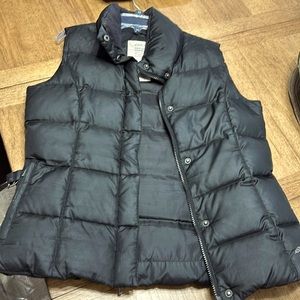 Black puffer coat: gently worn